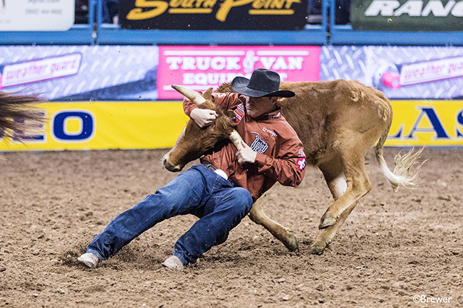 J.D. Struxness turns his steer en route to a 3.6-second run Sunday to win the fourth go-round of the Wrangler National Finals Rodeo (TODD BREWER PHOTO)